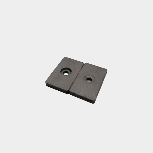 Screw on rectangular ferrite magnet spot sale 30 x