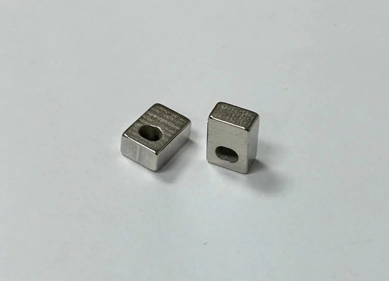 Rectangular NdFeB magnets with elliptical holes physical sample picture