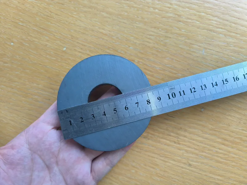 Ferrite permanent magnet ring with an outer diameter of 85mm