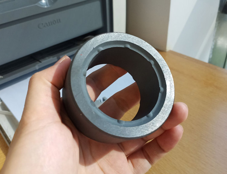 High-performance sintered multipolar ceramic ferrite ring