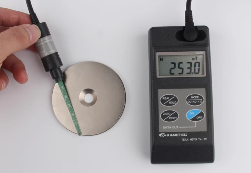 magnetic field strength on the surface of 80x5x10mm countersunk hole neodymium magnetic ring